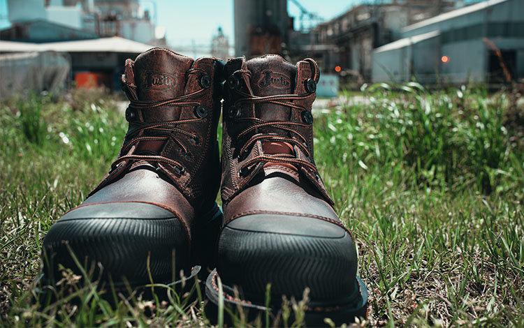 Justin Warhawk nano comp toe botas con cordones en marrón